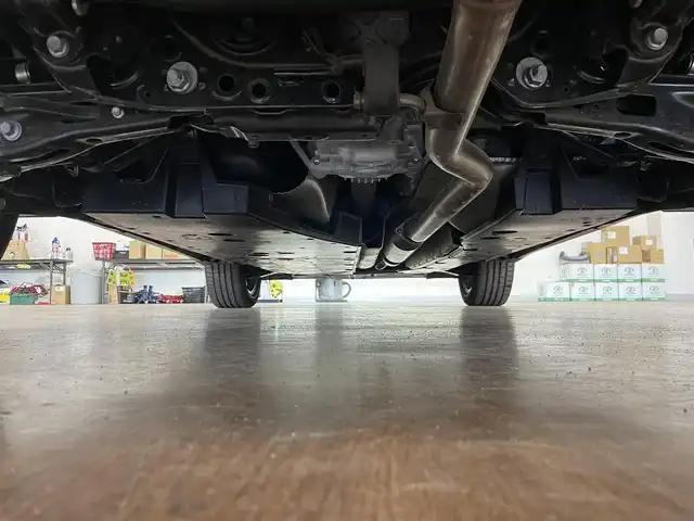トヨタ ハリアー Z レザーパッケージ 道央・札幌 2024(令6)年 0.2万km プラチナホワイトパールマイカ 4WD/寒冷地仕様/純正OP12.3型ナビ/・フルセグTV/BT/USB/AM/FM/JBLサウンドシステム/TVキャンセラー/バックカメラ/デジタルインナーミラー/トヨタセーフティセンス/・プリクラッシュセーフティ/・レーントレーシングアシスト/・レーンディパーチャーアラート/・ロードサインアシスト/・発進遅れ告知機能/・プロアクティブドライビングアシスト/・緊急時操舵支援機能/横滑り防止装置/前後コーナーセンサー/ブラインドスポットモニター/ヘッドアップディスプレイ/本革シート/前席パワーシート/運転席シートメモリ機能/前席シートベンチレーション/前席シートヒーター/置くだけ充電/AC100V電源/電動パーキングブレーキ/ブレーキホールド/レーダークルーズコントロール/パワーバックドア/純正エンジンスターター/ビルトインETC2.0/オートライト/アダプティブハイビーム/LEDヘッドライト/前後フォグライト/ステアリングリモコン/ステアリングヒーター/フロアマット/純正ドアバイザー/スマートキーx2/純正19インチAW/新車時保証書/取扱説明書