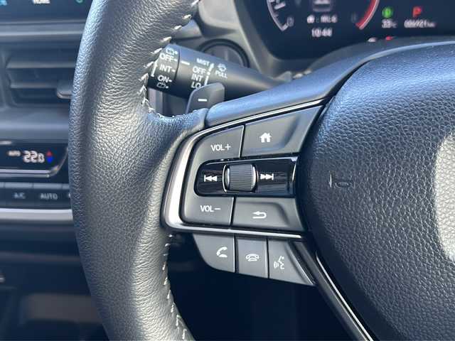 ホンダ ＷＲ－Ｖ Z+ 静岡県 2024(令6)年 0.7万km 赤 純正ナビ/・フルセグTV/・Bluetooth/・iPod/・USB/・AM/・FM/ホンダセンシング/●衝突軽減ブレーキ（CMBS）/●先行車発進お知らせ機能/●歩行者事故低減ステアリング/●路外逸脱抑制機能/●標識認識機能/●アダプティブクルーズコントロール（ACC）/●車線維持支援システム（LKAS）/●誤発進抑制機能/●後方誤発進抑制機能/●近距離衝突軽減ブレーキ/●急アクセル抑制機能/●パーキングセンサーシステム/●オートハイビーム/主要装備/・ルーフレール/・ハーフレザーシート/・ＬＥＤヘッドライト/・パドルシフト/・純正１７インチアルミ/・サイドカーテンエアバッグ/・ＵＳＢ接続端子