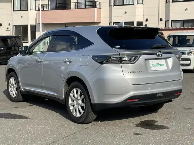 トヨタ ハリアー エレガンス 道央・札幌 2016(平28)年 7.6万km シルバーM 　ワンオーナー　/　4　W　D　/寒冷地仕様/純正SDナビ(CD/DVD/FM/AM/SD/BT)/フルセグ（走行中視聴可能）/バックカメラ/アイドリングストップ/ウィンカーミラー/クルーズコントロール（追従走行あり）/ドアバイザー/プッシュスタート/ビルトインETC/MTモード付AT/パーキングアシスト/スペアキー×１/純正フロアマット/パワーシート（運転席）/横滑り防止装置/コーナーセンサー/盗難防止装置/オートライト/カーテンエアバッグ/純正エンジンスターター/フォグランプ/リアフォグランプ/ステアリングスイッチ/革巻きステアリング/ワイパー間欠時間コントローラー/フロントデアイサースイッチ/電動格納ミラー/ECO　MODE/PWR　MODE/積込冬タイヤ（純正AW/225/65/R17/24年製/溝7ｍｍ）