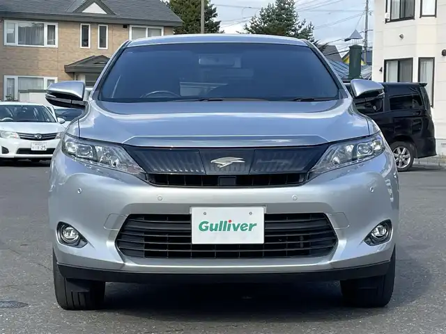 トヨタ ハリアー エレガンス 道央・札幌 2016(平28)年 7.6万km シルバーM 　ワンオーナー　/　4　W　D　/寒冷地仕様/純正SDナビ(CD/DVD/FM/AM/SD/BT)/フルセグ（走行中視聴可能）/バックカメラ/アイドリングストップ/ウィンカーミラー/クルーズコントロール（追従走行あり）/ドアバイザー/プッシュスタート/ビルトインETC/MTモード付AT/パーキングアシスト/スペアキー×１/純正フロアマット/パワーシート（運転席）/横滑り防止装置/コーナーセンサー/盗難防止装置/オートライト/カーテンエアバッグ/純正エンジンスターター/フォグランプ/リアフォグランプ/ステアリングスイッチ/革巻きステアリング/ワイパー間欠時間コントローラー/フロントデアイサースイッチ/電動格納ミラー/ECO　MODE/PWR　MODE/積込冬タイヤ（純正AW/225/65/R17/24年製/溝7ｍｍ）