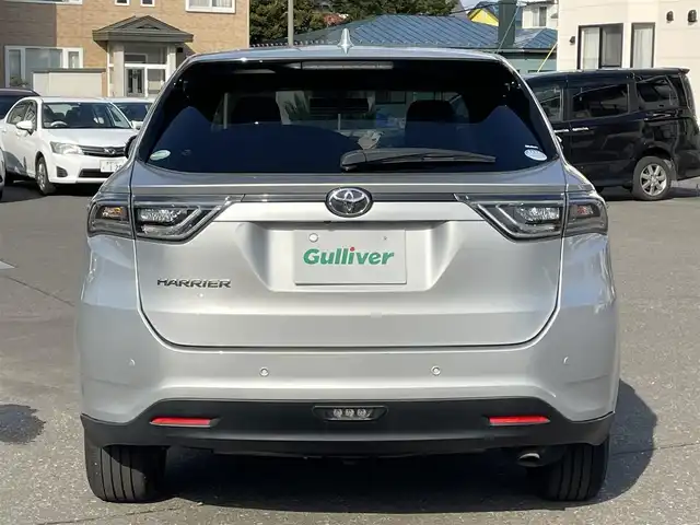 トヨタ ハリアー エレガンス 道央・札幌 2016(平28)年 7.6万km シルバーM 　ワンオーナー　/　4　W　D　/寒冷地仕様/純正SDナビ(CD/DVD/FM/AM/SD/BT)/フルセグ（走行中視聴可能）/バックカメラ/アイドリングストップ/ウィンカーミラー/クルーズコントロール（追従走行あり）/ドアバイザー/プッシュスタート/ビルトインETC/MTモード付AT/パーキングアシスト/スペアキー×１/純正フロアマット/パワーシート（運転席）/横滑り防止装置/コーナーセンサー/盗難防止装置/オートライト/カーテンエアバッグ/純正エンジンスターター/フォグランプ/リアフォグランプ/ステアリングスイッチ/革巻きステアリング/ワイパー間欠時間コントローラー/フロントデアイサースイッチ/電動格納ミラー/ECO　MODE/PWR　MODE/積込冬タイヤ（純正AW/225/65/R17/24年製/溝7ｍｍ）