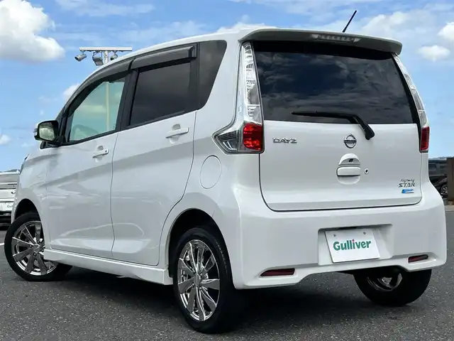 日産 デイズ ハイウェイスター Vセレ +Safty 島根県 2014(平26)年 14.4万km ホワイトパール 純正ナビ/Bluetooth・AM・FM・CD・DVD/フルセグTV/全周囲カメラ/バックカメラ/フロントカメラ/サイドカメラ/アイドリングストップ/スマートキー/スペアキー×1/プッシュスタート/ドアバイザー/純正フロアマット/社外15インチAW/キセノンヘッドライト/フォグランプ/ABS/前席エアバック