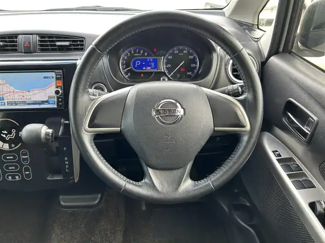 日産 デイズ ハイウェイスター Vセレ +Safty 島根県 2014(平26)年 14.4万km ホワイトパール 純正ナビ/Bluetooth・AM・FM・CD・DVD/フルセグTV/全周囲カメラ/バックカメラ/フロントカメラ/サイドカメラ/アイドリングストップ/スマートキー/スペアキー×1/プッシュスタート/ドアバイザー/純正フロアマット/社外15インチAW/キセノンヘッドライト/フォグランプ/ABS/前席エアバック