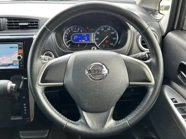 日産 デイズ ハイウェイスター Vセレ +Safty 島根県 2014(平26)年 14.4万km ホワイトパール 純正ナビ/Bluetooth・AM・FM・CD・DVD/フルセグTV/全周囲カメラ/バックカメラ/フロントカメラ/サイドカメラ/アイドリングストップ/スマートキー/スペアキー×1/プッシュスタート/ドアバイザー/純正フロアマット/社外15インチAW/キセノンヘッドライト/フォグランプ/ABS/前席エアバック