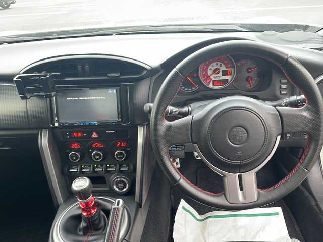 トヨタ ８６ GT 福岡県 2012(平24)年 8.8万km サテンホワイトパール エアロパーツ/社外ナビ　フルセグ　DVD再生/社外車高調/スマートキー/プッシュスタートエンジン/ETC/SARDメーターパネル/エアバック/ABS