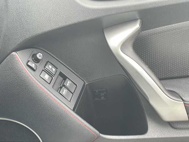 トヨタ ８６ GT 福岡県 2012(平24)年 8.8万km サテンホワイトパール エアロパーツ/社外ナビ　フルセグ　DVD再生/社外車高調/スマートキー/プッシュスタートエンジン/ETC/SARDメーターパネル/エアバック/ABS