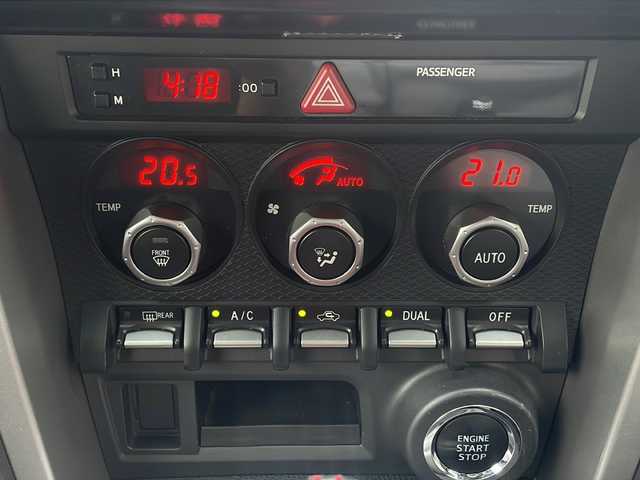 トヨタ ８６ GT 福岡県 2012(平24)年 8.8万km サテンホワイトパール エアロパーツ/社外ナビ　フルセグ　DVD再生/社外車高調/スマートキー/プッシュスタートエンジン/ETC/SARDメーターパネル/エアバック/ABS