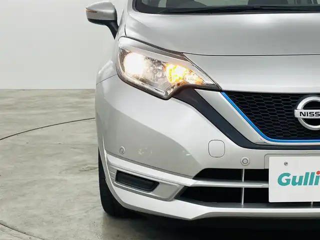 日産 ノート e－パワー X 福島県 2020(令2)年 2.4万km シルバー エマージェンシーブレーキ　/・車線逸脱警報　/コーナーセンサー　/純正ＳＤナビゲーション　/【AM/FM/DISC/Bluetooth/ワンセグ】/スマートキー　/・スペアキー/オートライト　/・ヘッドライトレベライザー　/電動格納ミラー　/純正フロアマット　/取扱説明書