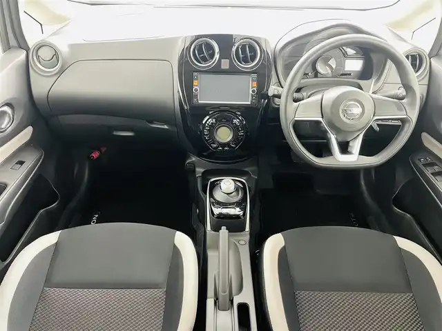 日産 ノート e－パワー X 福島県 2020(令2)年 2.4万km シルバー エマージェンシーブレーキ　/・車線逸脱警報　/コーナーセンサー　/純正ＳＤナビゲーション　/【AM/FM/DISC/Bluetooth/ワンセグ】/スマートキー　/・スペアキー/オートライト　/・ヘッドライトレベライザー　/電動格納ミラー　/純正フロアマット　/取扱説明書