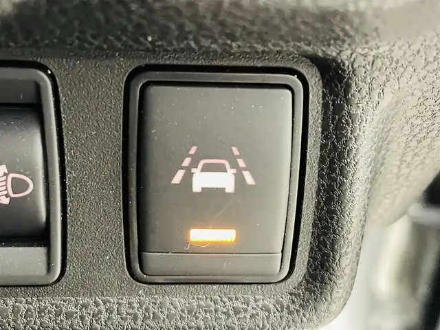 日産 ノート e－パワー X 福島県 2020(令2)年 2.4万km シルバー エマージェンシーブレーキ　/・車線逸脱警報　/コーナーセンサー　/純正ＳＤナビゲーション　/【AM/FM/DISC/Bluetooth/ワンセグ】/スマートキー　/・スペアキー/オートライト　/・ヘッドライトレベライザー　/電動格納ミラー　/純正フロアマット　/取扱説明書