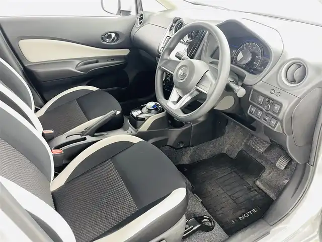 日産 ノート e－パワー X 福島県 2020(令2)年 2.4万km シルバー エマージェンシーブレーキ　/・車線逸脱警報　/コーナーセンサー　/純正ＳＤナビゲーション　/【AM/FM/DISC/Bluetooth/ワンセグ】/スマートキー　/・スペアキー/オートライト　/・ヘッドライトレベライザー　/電動格納ミラー　/純正フロアマット　/取扱説明書
