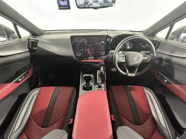 レクサス ＮＸ 佐賀県 2023(令5)年 1.2万km ホワイトノーヴァガラスフレーク 純正14インチディスプレイオーディオ/CD/DVD/フルセグTV/Bluetooth/パノラマルーフ/TRDエアロ/レクサスチームメイト/プリクラッシュセーフティ/レーンディパーチャーアラート/クリアランスソナー/ロードサインアシスト/パーキングサポートブレーキ/ブラインドスポットモニター/リアクロストラフィックアラート/ヘッドアップディスプレイ/リアカメラディテクション/三眼LEDヘッドライト/後席電動格納機能/デジタルインナーミラー/オレンジキャリパー/パドルシフト/レザーシート/河ハンドル/前席パワーシート/前席シートヒーター/前席シートベンチレーション/前後ドライブレコーダー/ビルトインETC2.0/スマートキー/スペアキー/純正フロアマット/USB入力端子/タイプC充電/純正20インチアルミホイール