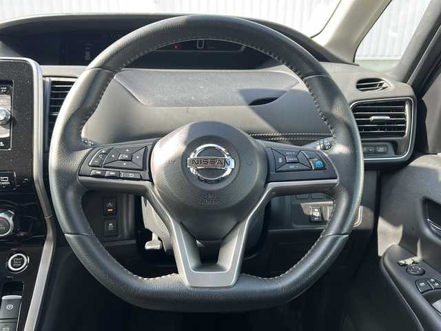 日産 セレナ ハイウェイスターVセレクションⅡ 愛媛県 2016(平28)年 6.3万km ダイヤモンドブラック 全方位カメラ/プロパイロット/両側パワースライドドア/ビルトインETC/フルセグTV/オートライト/LED/アイドリングストップ/クルーズコントロール追従あり/デジタルインナーミラー/コーナーセンサー前後/社外ナビ/フォグランプ/衝突軽減システム/横滑り防止装置/ウォークスルー/スマートキー