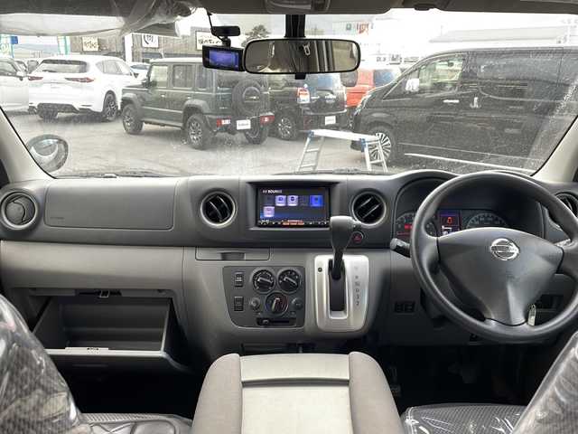 日産 キャラバン DX 鹿児島県 2012(平24)年 11.6万km ブリリアントシルバー 法人ワンオーナー/純正メモリーナビ/ワンセグ/リアエアコン/前方ドライブレコーダー/リモコンキー/ヘッドライトレベライザー/電格ミラー/オートステップ/10人乗り/スペアキー/純正フロアマット