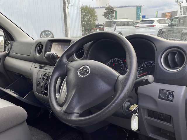 日産 キャラバン DX 鹿児島県 2012(平24)年 11.6万km ブリリアントシルバー 法人ワンオーナー/純正メモリーナビ/ワンセグ/リアエアコン/前方ドライブレコーダー/リモコンキー/ヘッドライトレベライザー/電格ミラー/オートステップ/10人乗り/スペアキー/純正フロアマット