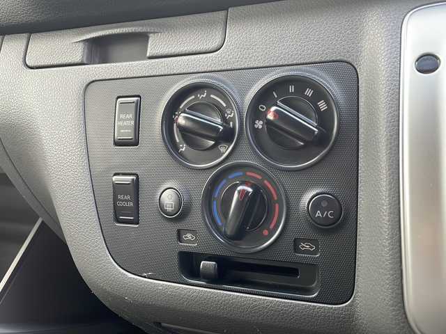 日産 キャラバン DX 鹿児島県 2012(平24)年 11.6万km ブリリアントシルバー 法人ワンオーナー/純正メモリーナビ/ワンセグ/リアエアコン/前方ドライブレコーダー/リモコンキー/ヘッドライトレベライザー/電格ミラー/オートステップ/10人乗り/スペアキー/純正フロアマット