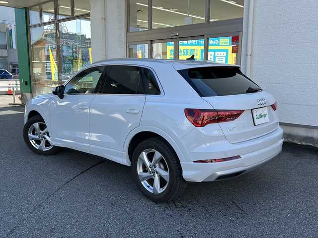 アウディ Ｑ３ 35TFSI アドバンスド 愛知県 2020(令2)年 2.2万km グレイシアホワイトメタリック /正規ディーラー車//禁煙車//ベーシックパッケージ//アシスタンスパッケージ//テクノロジーパッケージ//10.25インチMMIタッチスクリーンナビ//USB/SD/BT/CarPlay/AndroidAuto//サラウンドビューカメラ//ビルトインETC2.0//ワイヤレスチャージング//バーチャルコックピット//ミラー型ドライブレコーダー//シートヒーター//パワーシート /ランバーサポート//電動テールゲート//ホールドアシスト//ドライブセレクト//プレセンス//サイドアシスト//パーキングシステム//アダプティブクルーズアシスト//アクティブレーンアシスト//エマージェンシーアシスト//リヤクロストラフィックアシスト//ドライバーアシスタンスシステム//アダプティブクルーズコントロール//パーキングエイド//ハイビームアシスト//LEDオートヘッドライト/リアフォグランプ//ハイグロスパッケージ//オートリトラクタブルウィンカーミラー//ルーフレール//純正18インチAW//ESC//ヒルディセントアシスト/ヒルホールドアシスト//MTモード付きAT//スピードリミッター//アイドリングストップ//プッシュスタート/スペアスマートキー//純正フロアマット//保証書/取扱説明書//D点検整備記録簿R3.4.5.6