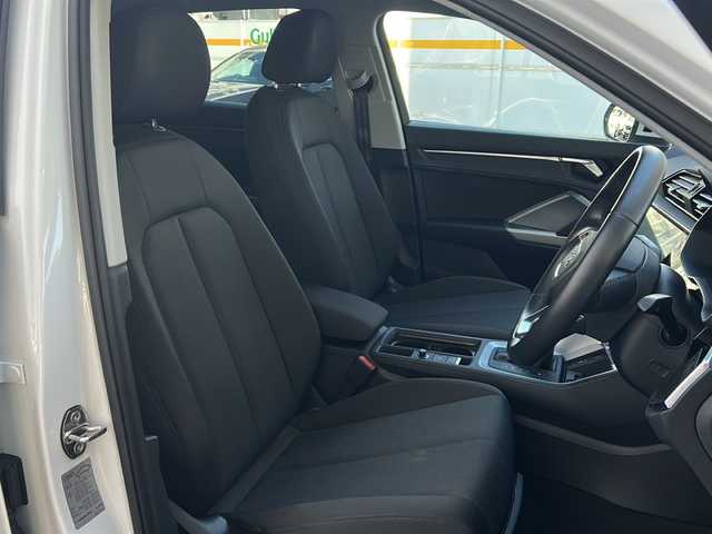 アウディ Ｑ３ 35TFSI アドバンスド 愛知県 2020(令2)年 2.2万km グレイシアホワイトメタリック /正規ディーラー車//禁煙車//ベーシックパッケージ//アシスタンスパッケージ//テクノロジーパッケージ//10.25インチMMIタッチスクリーンナビ//USB/SD/BT/CarPlay/AndroidAuto//サラウンドビューカメラ//ビルトインETC2.0//ワイヤレスチャージング//バーチャルコックピット//ミラー型ドライブレコーダー//シートヒーター//パワーシート /ランバーサポート//電動テールゲート//ホールドアシスト//ドライブセレクト//プレセンス//サイドアシスト//パーキングシステム//アダプティブクルーズアシスト//アクティブレーンアシスト//エマージェンシーアシスト//リヤクロストラフィックアシスト//ドライバーアシスタンスシステム//アダプティブクルーズコントロール//パーキングエイド//ハイビームアシスト//LEDオートヘッドライト/リアフォグランプ//ハイグロスパッケージ//オートリトラクタブルウィンカーミラー//ルーフレール//純正18インチAW//ESC//ヒルディセントアシスト/ヒルホールドアシスト//MTモード付きAT//スピードリミッター//アイドリングストップ//プッシュスタート/スペアスマートキー//純正フロアマット//保証書/取扱説明書//D点検整備記録簿R3.4.5.6