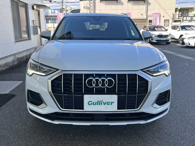 アウディ Ｑ３ 35TFSI アドバンスド 愛知県 2020(令2)年 2.2万km グレイシアホワイトメタリック /正規ディーラー車//禁煙車//ベーシックパッケージ//アシスタンスパッケージ//テクノロジーパッケージ//10.25インチMMIタッチスクリーンナビ//USB/SD/BT/CarPlay/AndroidAuto//サラウンドビューカメラ//ビルトインETC2.0//ワイヤレスチャージング//バーチャルコックピット//ミラー型ドライブレコーダー//シートヒーター//パワーシート /ランバーサポート//電動テールゲート//ホールドアシスト//ドライブセレクト//プレセンス//サイドアシスト//パーキングシステム//アダプティブクルーズアシスト//アクティブレーンアシスト//エマージェンシーアシスト//リヤクロストラフィックアシスト//ドライバーアシスタンスシステム//アダプティブクルーズコントロール//パーキングエイド//ハイビームアシスト//LEDオートヘッドライト/リアフォグランプ//ハイグロスパッケージ//オートリトラクタブルウィンカーミラー//ルーフレール//純正18インチAW//ESC//ヒルディセントアシスト/ヒルホールドアシスト//MTモード付きAT//スピードリミッター//アイドリングストップ//プッシュスタート/スペアスマートキー//純正フロアマット//保証書/取扱説明書//D点検整備記録簿R3.4.5.6