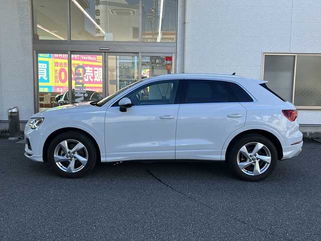 アウディ Ｑ３ 35TFSI アドバンスド 愛知県 2020(令2)年 2.2万km グレイシアホワイトメタリック /正規ディーラー車//禁煙車//ベーシックパッケージ//アシスタンスパッケージ//テクノロジーパッケージ//10.25インチMMIタッチスクリーンナビ//USB/SD/BT/CarPlay/AndroidAuto//サラウンドビューカメラ//ビルトインETC2.0//ワイヤレスチャージング//バーチャルコックピット//ミラー型ドライブレコーダー//シートヒーター//パワーシート /ランバーサポート//電動テールゲート//ホールドアシスト//ドライブセレクト//プレセンス//サイドアシスト//パーキングシステム//アダプティブクルーズアシスト//アクティブレーンアシスト//エマージェンシーアシスト//リヤクロストラフィックアシスト//ドライバーアシスタンスシステム//アダプティブクルーズコントロール//パーキングエイド//ハイビームアシスト//LEDオートヘッドライト/リアフォグランプ//ハイグロスパッケージ//オートリトラクタブルウィンカーミラー//ルーフレール//純正18インチAW//ESC//ヒルディセントアシスト/ヒルホールドアシスト//MTモード付きAT//スピードリミッター//アイドリングストップ//プッシュスタート/スペアスマートキー//純正フロアマット//保証書/取扱説明書//D点検整備記録簿R3.4.5.6