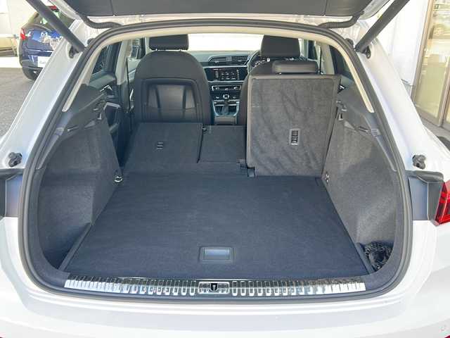 アウディ Ｑ３ 35TFSI アドバンスド 愛知県 2020(令2)年 2.2万km グレイシアホワイトメタリック /正規ディーラー車//禁煙車//ベーシックパッケージ//アシスタンスパッケージ//テクノロジーパッケージ//10.25インチMMIタッチスクリーンナビ//USB/SD/BT/CarPlay/AndroidAuto//サラウンドビューカメラ//ビルトインETC2.0//ワイヤレスチャージング//バーチャルコックピット//ミラー型ドライブレコーダー//シートヒーター//パワーシート /ランバーサポート//電動テールゲート//ホールドアシスト//ドライブセレクト//プレセンス//サイドアシスト//パーキングシステム//アダプティブクルーズアシスト//アクティブレーンアシスト//エマージェンシーアシスト//リヤクロストラフィックアシスト//ドライバーアシスタンスシステム//アダプティブクルーズコントロール//パーキングエイド//ハイビームアシスト//LEDオートヘッドライト/リアフォグランプ//ハイグロスパッケージ//オートリトラクタブルウィンカーミラー//ルーフレール//純正18インチAW//ESC//ヒルディセントアシスト/ヒルホールドアシスト//MTモード付きAT//スピードリミッター//アイドリングストップ//プッシュスタート/スペアスマートキー//純正フロアマット//保証書/取扱説明書//D点検整備記録簿R3.4.5.6