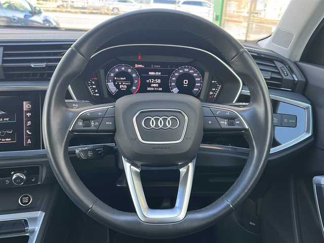 アウディ Ｑ３ 35TFSI アドバンスド 愛知県 2020(令2)年 2.2万km グレイシアホワイトメタリック /正規ディーラー車//禁煙車//ベーシックパッケージ//アシスタンスパッケージ//テクノロジーパッケージ//10.25インチMMIタッチスクリーンナビ//USB/SD/BT/CarPlay/AndroidAuto//サラウンドビューカメラ//ビルトインETC2.0//ワイヤレスチャージング//バーチャルコックピット//ミラー型ドライブレコーダー//シートヒーター//パワーシート /ランバーサポート//電動テールゲート//ホールドアシスト//ドライブセレクト//プレセンス//サイドアシスト//パーキングシステム//アダプティブクルーズアシスト//アクティブレーンアシスト//エマージェンシーアシスト//リヤクロストラフィックアシスト//ドライバーアシスタンスシステム//アダプティブクルーズコントロール//パーキングエイド//ハイビームアシスト//LEDオートヘッドライト/リアフォグランプ//ハイグロスパッケージ//オートリトラクタブルウィンカーミラー//ルーフレール//純正18インチAW//ESC//ヒルディセントアシスト/ヒルホールドアシスト//MTモード付きAT//スピードリミッター//アイドリングストップ//プッシュスタート/スペアスマートキー//純正フロアマット//保証書/取扱説明書//D点検整備記録簿R3.4.5.6
