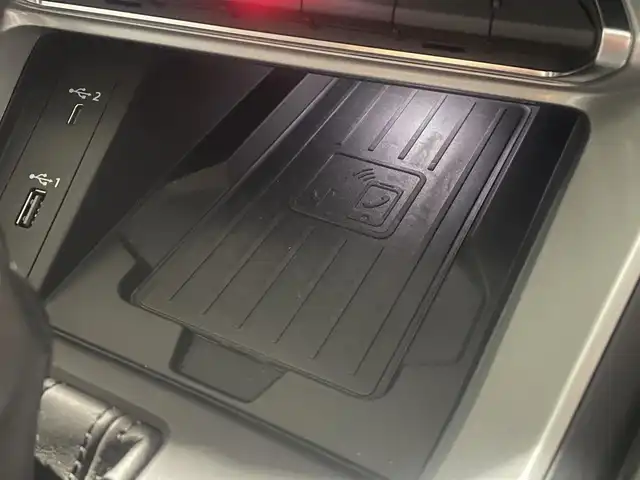 アウディ Ｑ３ 35TFSI アドバンスド 愛知県 2020(令2)年 2.2万km グレイシアホワイトメタリック /正規ディーラー車//禁煙車//ベーシックパッケージ//アシスタンスパッケージ//テクノロジーパッケージ//10.25インチMMIタッチスクリーンナビ//USB/SD/BT/CarPlay/AndroidAuto//サラウンドビューカメラ//ビルトインETC2.0//ワイヤレスチャージング//バーチャルコックピット//ミラー型ドライブレコーダー//シートヒーター//パワーシート /ランバーサポート//電動テールゲート//ホールドアシスト//ドライブセレクト//プレセンス//サイドアシスト//パーキングシステム//アダプティブクルーズアシスト//アクティブレーンアシスト//エマージェンシーアシスト//リヤクロストラフィックアシスト//ドライバーアシスタンスシステム//アダプティブクルーズコントロール//パーキングエイド//ハイビームアシスト//LEDオートヘッドライト/リアフォグランプ//ハイグロスパッケージ//オートリトラクタブルウィンカーミラー//ルーフレール//純正18インチAW//ESC//ヒルディセントアシスト/ヒルホールドアシスト//MTモード付きAT//スピードリミッター//アイドリングストップ//プッシュスタート/スペアスマートキー//純正フロアマット//保証書/取扱説明書//D点検整備記録簿R3.4.5.6