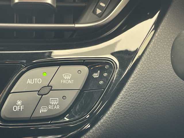 トヨタ Ｃ－ＨＲ G 愛知県 2017(平29)年 6.3万km ブラックマイカ SDナビ/レーダークルーズコントロール/シートヒーター/バックカメラ/コーナーセンサー/純正アルミホイール/ブラインドスポットモニター/LEDヘッドライト/オートマチックハイビーム/インテリジェントミラー/ETC/衝突軽減システム/フルセグ/CD DVD/Bluetooth/ステアリングスイッチ/スマートキー/プッシュスタート