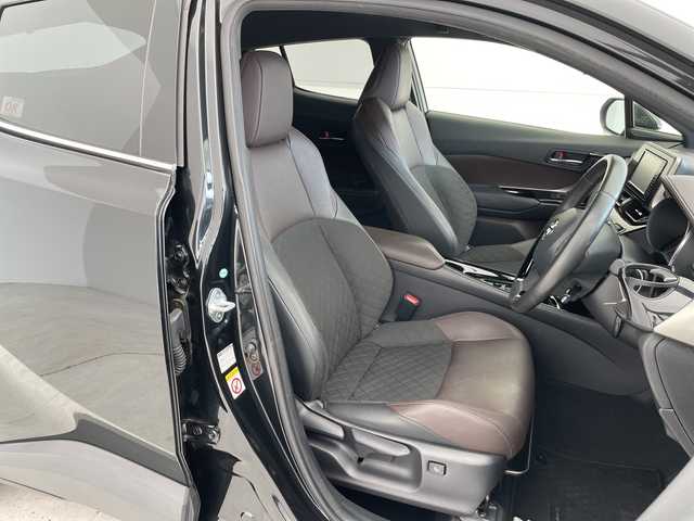 トヨタ Ｃ－ＨＲ G 愛知県 2017(平29)年 6.3万km ブラックマイカ SDナビ/レーダークルーズコントロール/シートヒーター/バックカメラ/コーナーセンサー/純正アルミホイール/ブラインドスポットモニター/LEDヘッドライト/オートマチックハイビーム/インテリジェントミラー/ETC/衝突軽減システム/フルセグ/CD DVD/Bluetooth/ステアリングスイッチ/スマートキー/プッシュスタート