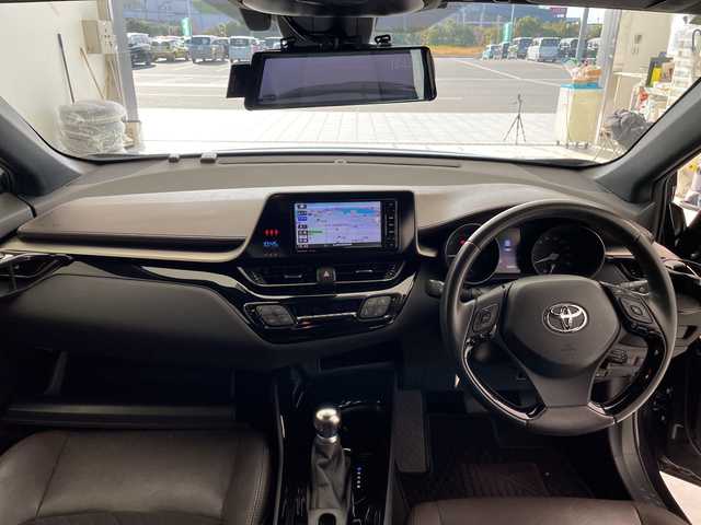 トヨタ Ｃ－ＨＲ G 愛知県 2017(平29)年 6.3万km ブラックマイカ SDナビ/レーダークルーズコントロール/シートヒーター/バックカメラ/コーナーセンサー/純正アルミホイール/ブラインドスポットモニター/LEDヘッドライト/オートマチックハイビーム/インテリジェントミラー/ETC/衝突軽減システム/フルセグ/CD DVD/Bluetooth/ステアリングスイッチ/スマートキー/プッシュスタート