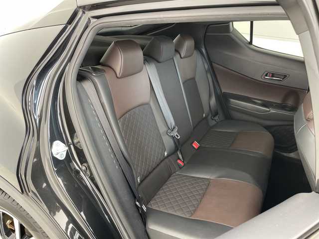 トヨタ Ｃ－ＨＲ G 愛知県 2017(平29)年 6.3万km ブラックマイカ SDナビ/レーダークルーズコントロール/シートヒーター/バックカメラ/コーナーセンサー/純正アルミホイール/ブラインドスポットモニター/LEDヘッドライト/オートマチックハイビーム/インテリジェントミラー/ETC/衝突軽減システム/フルセグ/CD DVD/Bluetooth/ステアリングスイッチ/スマートキー/プッシュスタート