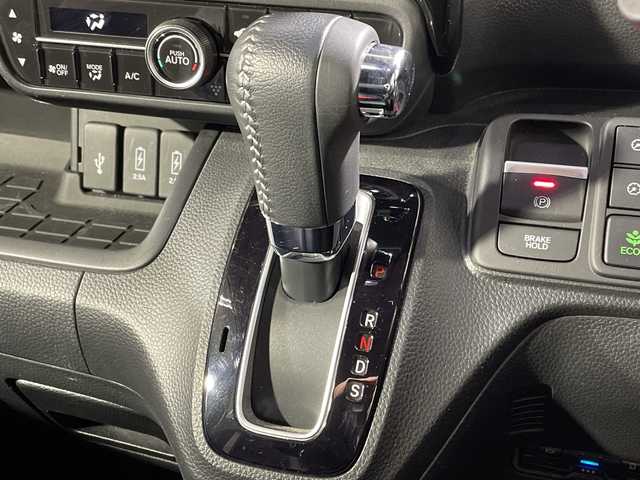 ホンダ Ｎ ＢＯＸ カスタム L ターボ 神奈川県 2022(令4)年 1.5万km プラチナホワイトパール 純正8型SDナビゲーション【VXU-227NBi】/AM FM フルセグ Bluetooth AppleCarPlay /バックカメラ/両側パワースライドドア/ホンダセンシング/アダプティブクルーズコントロール/シートヒーター/ETC/ドライブレコーダー/純正フロアマット/ステアリングスイッチ/スマートキー/スペアキー/LEDヘッドライト/オートライト/純正15インチアルミホイル/ドアバイザー/レーントレーシングアラート/クリアランスソナー