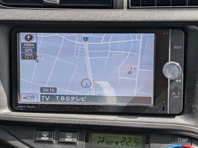 トヨタ アクア G ブラックソフトレザーセレ 栃木県 2013(平25)年 6.4万km ライムホワイトパールクリスタルシャイン ・DN登録文言/(株)IDOMが運営する【じしゃロン宇都宮店】の自社ローン対象車両になります。こちらは現金またはオートローンご利用時の価格です。自社ローンご希望の方は別途その旨お申付け下さい/純正SDナビ/CD/DVD/BT/TV/ハーフレザーシート/バックカメラ/ETC/ドライブレコーダー/ヘッドライトウォッシャー/ステアリングスイッチ/純正AW/ドアバイザー/電格ミラー/ドアミラーウインカー