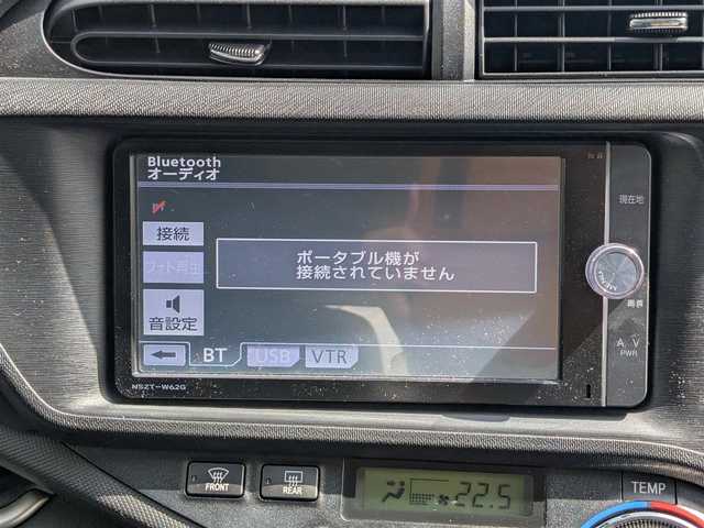 トヨタ アクア G ブラックソフトレザーセレ 栃木県 2013(平25)年 6.4万km ライムホワイトパールクリスタルシャイン ・DN登録文言/(株)IDOMが運営する【じしゃロン宇都宮店】の自社ローン対象車両になります。こちらは現金またはオートローンご利用時の価格です。自社ローンご希望の方は別途その旨お申付け下さい/純正SDナビ/CD/DVD/BT/TV/ハーフレザーシート/バックカメラ/ETC/ドライブレコーダー/ヘッドライトウォッシャー/ステアリングスイッチ/純正AW/ドアバイザー/電格ミラー/ドアミラーウインカー