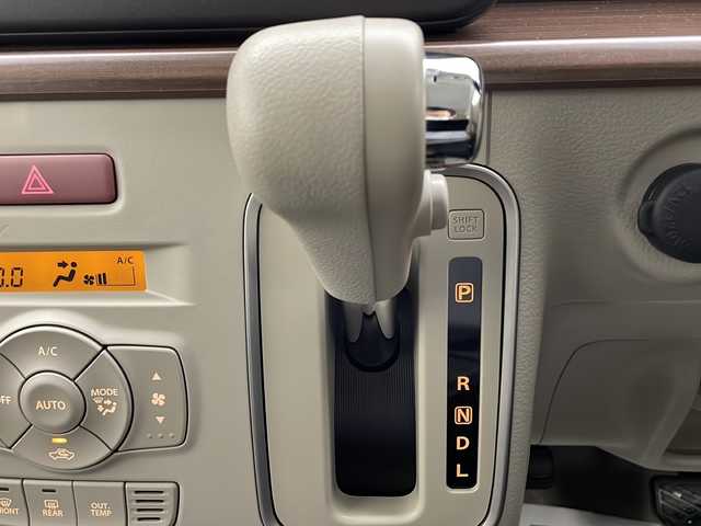 スズキ ラパン ＬＣ X 宮崎県 2022(令4)年 0.7万km ソフトベージュメタリック スズキセーフティサポート/・デュアルカメラブレーキサポート/・誤発進抑制機能/・車線逸脱抑制機能/・車線逸脱警報機能/・ふらつき警報機能/・先行車発進お知らせ機能/・標識認識機能/・ハイビームアシスト/純正14インチAW/ハーフレザーシート/シートヒーター/USBソケット/オートライト/LEDライト/プッシュスタート/スマートキー
