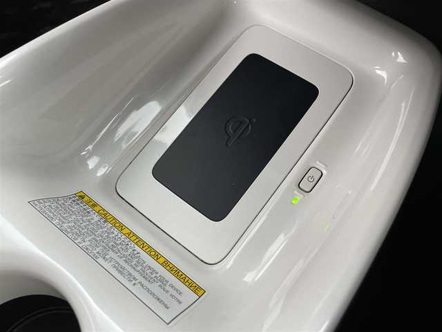 トヨタ プリウス A ツーリングセレクション 茨城県 2016(平28)年 7.4万km ホワイトパールクリスタルシャイン プッシュスタート/スマートキー/純正7インチナビ/バックカメラ/ETC/トヨタセーフティーセンス/HUD/レーダークルーズ/置くだけ充電/合皮シート/シートヒーター