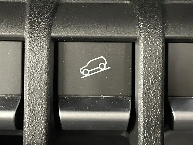 スズキ ジムニー XC 群馬県 2024(令6)年 0.4万km ブルーイッシュブラックパール3 社外7型ナビ【型番MDV-S709】/FM/AM/Bluetooth/CD/DVD/フルセグTV/バックカメラ/スズキセーフティサポート/・デュアルセンサーブレーキサポート/・車線逸脱警報機能/・誤発進抑制機能/・ふらつき警報機能/・先行車発進お知らせ機能/・標識認識機能/ETC/前後ドライブレコーダー/前席シートヒーター/純正16インチAW/純正フロアマット