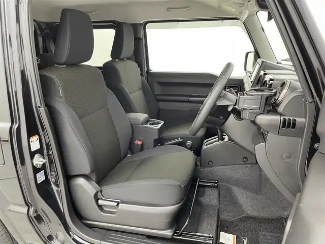 スズキ ジムニー XC 群馬県 2024(令6)年 0.4万km ブルーイッシュブラックパール3 社外7型ナビ【型番MDV-S709】/FM/AM/Bluetooth/CD/DVD/フルセグTV/バックカメラ/スズキセーフティサポート/・デュアルセンサーブレーキサポート/・車線逸脱警報機能/・誤発進抑制機能/・ふらつき警報機能/・先行車発進お知らせ機能/・標識認識機能/ETC/前後ドライブレコーダー/前席シートヒーター/純正16インチAW/純正フロアマット