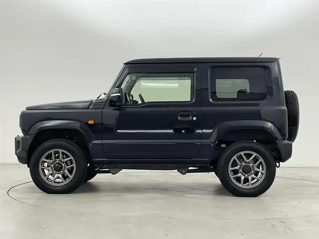 スズキ ジムニー XC 群馬県 2024(令6)年 0.4万km ブルーイッシュブラックパール3 社外7型ナビ【型番MDV-S709】/FM/AM/Bluetooth/CD/DVD/フルセグTV/バックカメラ/スズキセーフティサポート/・デュアルセンサーブレーキサポート/・車線逸脱警報機能/・誤発進抑制機能/・ふらつき警報機能/・先行車発進お知らせ機能/・標識認識機能/ETC/前後ドライブレコーダー/前席シートヒーター/純正16インチAW/純正フロアマット