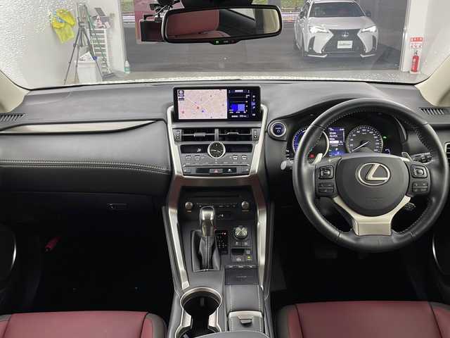 レクサス ＮＸ 300h Iパッケージ 愛知県 2018(平30)年 5.3万km ソニッククォーツ ワンオーナー/純正10.3インチナビ/CD/DVD/BT/フルセグ/Miracast/全周囲・バックカメラ/衝突軽減システム/アダプティブクルーズコントロール/電動リアゲート/ブラインドスポットモニター/OP18インチAW/三眼LEDヘッドライト/ドライブレコーダー/ビルトインETC2.0/合皮シート/シートヒーター/革巻きステアリング/パドルシフト/ステアリングスイッチ/電格ミラー/スマートキー＆プッシュスタート
