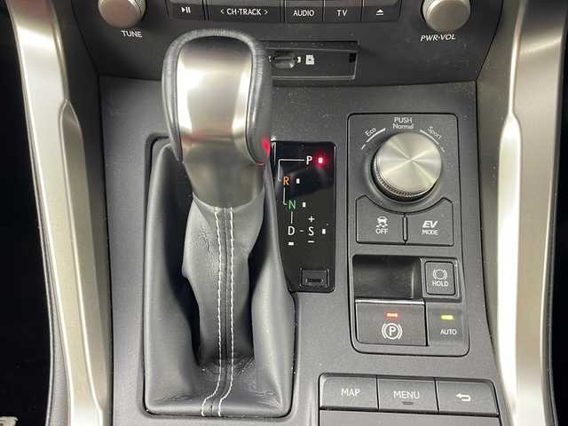 レクサス ＮＸ 300h Iパッケージ 愛知県 2018(平30)年 5.3万km ソニッククォーツ ワンオーナー/純正10.3インチナビ/CD/DVD/BT/フルセグ/Miracast/全周囲・バックカメラ/衝突軽減システム/アダプティブクルーズコントロール/電動リアゲート/ブラインドスポットモニター/OP18インチAW/三眼LEDヘッドライト/ドライブレコーダー/ビルトインETC2.0/合皮シート/シートヒーター/革巻きステアリング/パドルシフト/ステアリングスイッチ/電格ミラー/スマートキー＆プッシュスタート