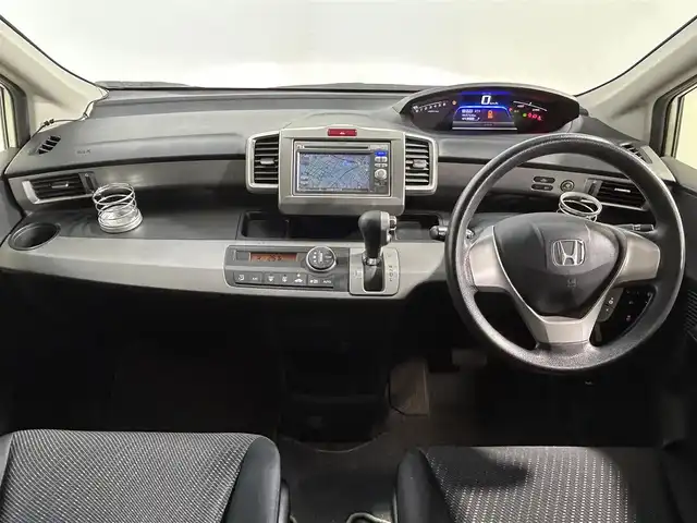 ホンダ フリード ハイブリット 大阪府 2012(平24)年 6.4万km プレミアムホワイトパール 純正ナビ(FM/AM/CD再生) バックカメラ ETC 片側パワースライドドア オートエアコン 横滑り防止 ヘッドライトレベライザー リモコンキー USB