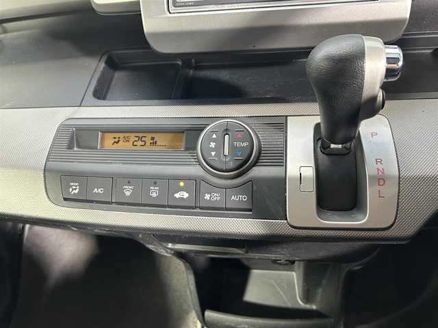 ホンダ フリード ハイブリット 大阪府 2012(平24)年 6.4万km プレミアムホワイトパール 純正ナビ(FM/AM/CD再生) バックカメラ ETC 片側パワースライドドア オートエアコン 横滑り防止 ヘッドライトレベライザー リモコンキー USB
