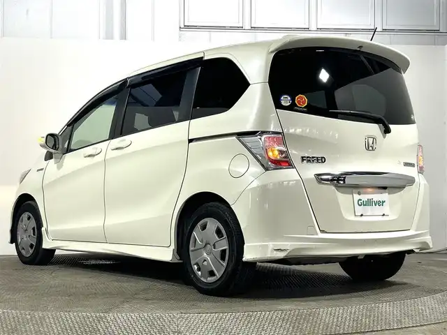 ホンダ フリード ハイブリット 大阪府 2012(平24)年 6.4万km プレミアムホワイトパール 純正ナビ(FM/AM/CD再生) バックカメラ ETC 片側パワースライドドア オートエアコン 横滑り防止 ヘッドライトレベライザー リモコンキー USB