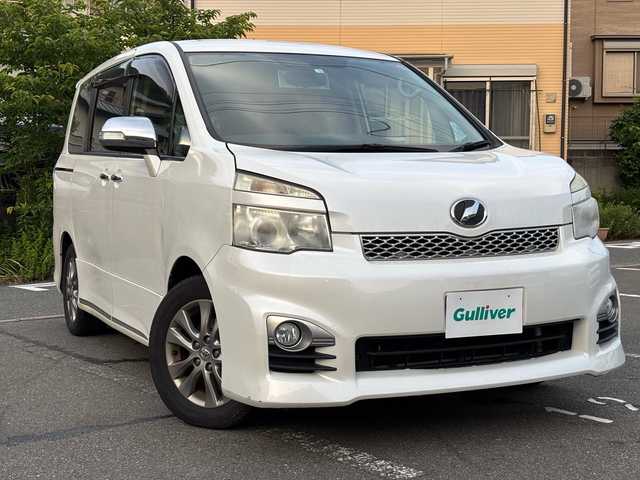 トヨタ ヴォクシー ZS 煌Ⅱ 福岡県 2012(平24)年 18万km ホワイトパールクリスタルシャイン ワンオーナー/純正ナビ/（AM/FM/CD/DVD/SD/Bluetooth/ワンセグTV）/パワースライドドア（両側）/パドルシフト/３列シート/ビルドインETC/純正アルミホイール/純正フロアマット/電格ミラー/オートライト/フォグランプ/後部座席モニター/プッシュスタート/保証書/取扱説明書