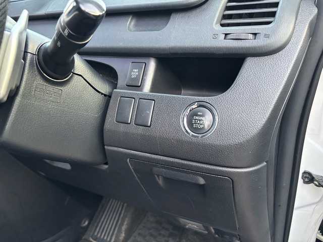 トヨタ ヴォクシー ZS 煌Ⅱ 福岡県 2012(平24)年 18万km ホワイトパールクリスタルシャイン ワンオーナー/純正ナビ/（AM/FM/CD/DVD/SD/Bluetooth/ワンセグTV）/パワースライドドア（両側）/パドルシフト/３列シート/ビルドインETC/純正アルミホイール/純正フロアマット/電格ミラー/オートライト/フォグランプ/後部座席モニター/プッシュスタート/保証書/取扱説明書