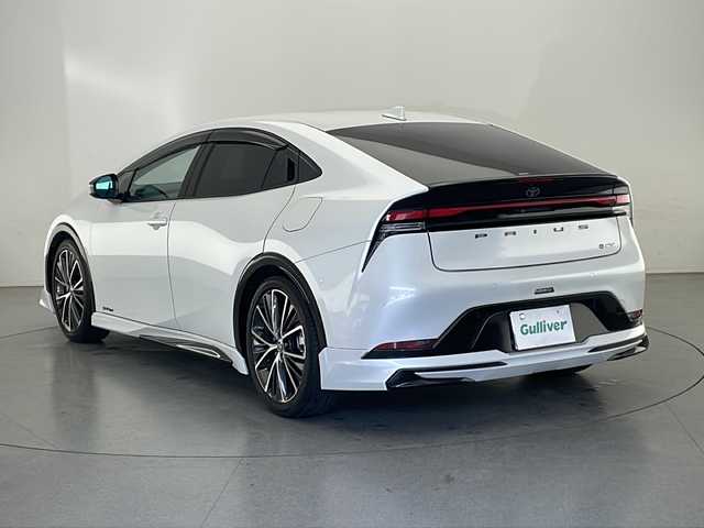 トヨタ プリウス Z 長野県 2023(令5)年 3.5万km プラチナホワイトパールマイカ 4WD/純正メモリナビ&フルセグTV&USB&BT/トヨタセーフティセンス/アダプティブクルーズコントロール/レーンディパーチャーアラート/プリクラッシュセーフティ/ブラインドスポットモニター/クリアランスソナー/リアクロストラフィックアラート/リアカメラディテクション/プロアクティブドライビングアシスト/パーキングサポートブレーキ/ロードサインアシスト/オートマチックハイビーム/後方車両接近告知/安心降車アシスト/周辺時接近サポート/先行車発進告知/寒冷地仕様/リアフォグランプ/フロントワイパーデアイサー/パワーバックドア/デジタルインナーミラー/レザーシート/前席エアシート/前席シートヒーター/運転席パワーシート/運転席シートメモリ/ステアリングスイッチ/全方位カメラ/ビルトインETC2.0/LEDヘッドライト/オートライト/電動格納ミラー/ウィンカーミラー/ドアミラーヒーター/電動ホールド/オートホールド/純正19インチAW装着/純正フロアマット/純正ドアバイザー/プッシュスタート/スマートキー/スペアキー1本