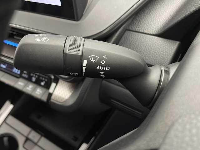 トヨタ プリウス Z 長野県 2023(令5)年 3.5万km プラチナホワイトパールマイカ 4WD/純正メモリナビ&フルセグTV&USB&BT/トヨタセーフティセンス/アダプティブクルーズコントロール/レーンディパーチャーアラート/プリクラッシュセーフティ/ブラインドスポットモニター/クリアランスソナー/リアクロストラフィックアラート/リアカメラディテクション/プロアクティブドライビングアシスト/パーキングサポートブレーキ/ロードサインアシスト/オートマチックハイビーム/後方車両接近告知/安心降車アシスト/周辺時接近サポート/先行車発進告知/寒冷地仕様/リアフォグランプ/フロントワイパーデアイサー/パワーバックドア/デジタルインナーミラー/レザーシート/前席エアシート/前席シートヒーター/運転席パワーシート/運転席シートメモリ/ステアリングスイッチ/全方位カメラ/ビルトインETC2.0/LEDヘッドライト/オートライト/電動格納ミラー/ウィンカーミラー/ドアミラーヒーター/電動ホールド/オートホールド/純正19インチAW装着/純正フロアマット/純正ドアバイザー/プッシュスタート/スマートキー/スペアキー1本