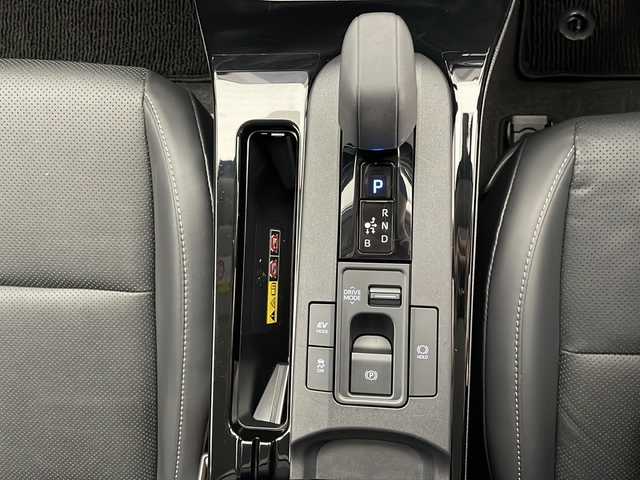 トヨタ プリウス Z 長野県 2023(令5)年 3.5万km プラチナホワイトパールマイカ 4WD/純正メモリナビ&フルセグTV&USB&BT/トヨタセーフティセンス/アダプティブクルーズコントロール/レーンディパーチャーアラート/プリクラッシュセーフティ/ブラインドスポットモニター/クリアランスソナー/リアクロストラフィックアラート/リアカメラディテクション/プロアクティブドライビングアシスト/パーキングサポートブレーキ/ロードサインアシスト/オートマチックハイビーム/後方車両接近告知/安心降車アシスト/周辺時接近サポート/先行車発進告知/寒冷地仕様/リアフォグランプ/フロントワイパーデアイサー/パワーバックドア/デジタルインナーミラー/レザーシート/前席エアシート/前席シートヒーター/運転席パワーシート/運転席シートメモリ/ステアリングスイッチ/全方位カメラ/ビルトインETC2.0/LEDヘッドライト/オートライト/電動格納ミラー/ウィンカーミラー/ドアミラーヒーター/電動ホールド/オートホールド/純正19インチAW装着/純正フロアマット/純正ドアバイザー/プッシュスタート/スマートキー/スペアキー1本