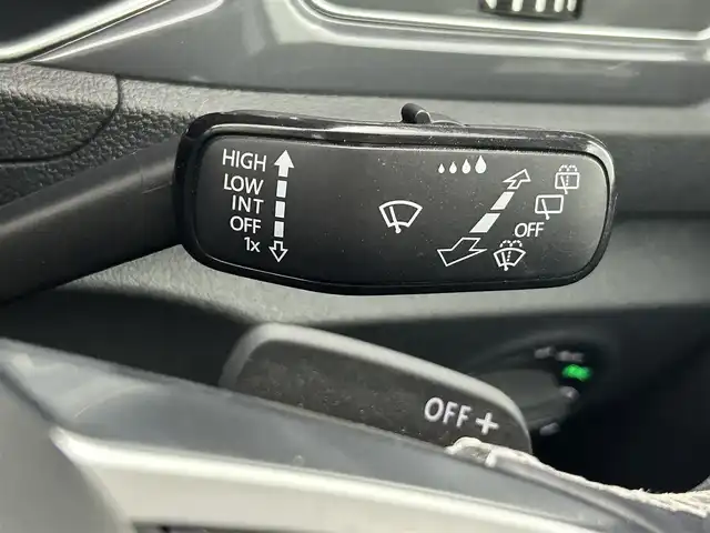 フォルクスワーゲン ＶＷ Ｔ－ロック TDI Rライン 熊本県 2021(令3)年 2万km ホワイトシルバーメタリック 禁煙車　/純正ナビ（ＡｐｐｌＣａｒＰｌａｙ・ＡｎｄｒｏｉｄＡｕｔｏ・フルセグ・ＢＴ・ＵＳＢ）/社外前後ドライブレコーダー　/ETC2.0/レーダークルーズコントロール/前後クリアランスソナー　/パワーバックドア　/衝突軽減ブレーキ/ブラインドスポットモニター/アイドリングストップ/横滑り防止　/純正フロアマット/ハーフレザーシート/純正19インチAW/オートライト/LEDヘッドライト/フォグライト/スマートキー/プッシュスタート/スペアキー1本/取扱説明書
